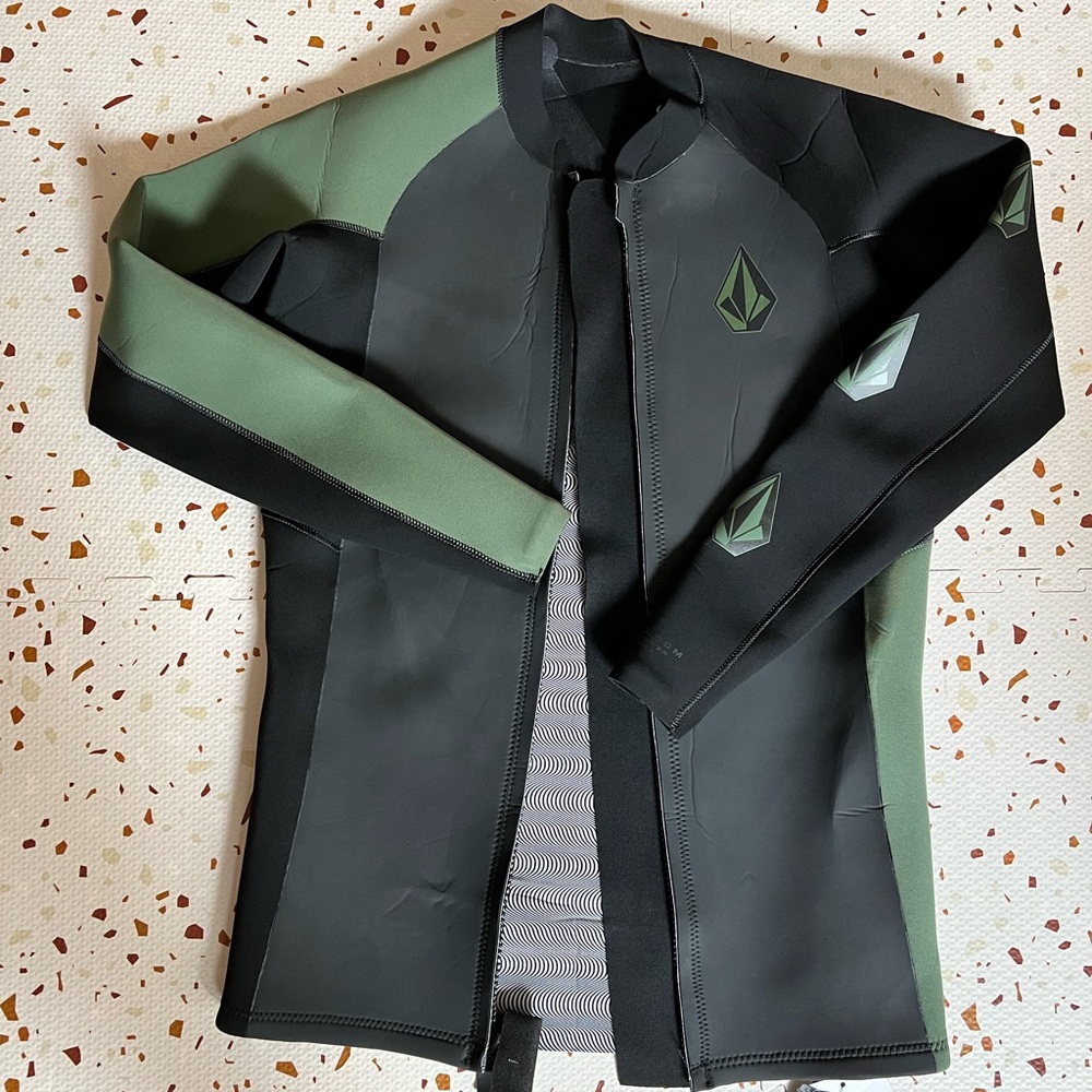 NWT Volcom wetsuit zip up jacket / rashguard